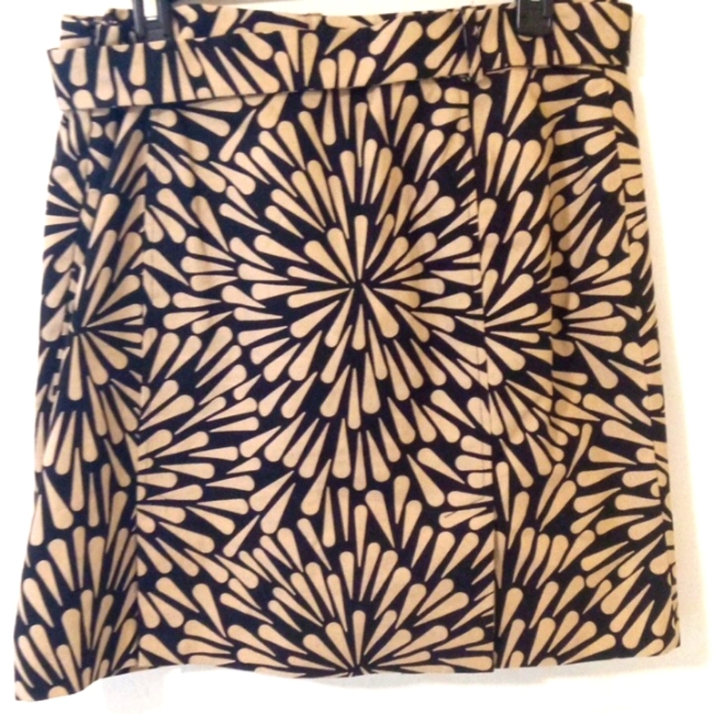 TALBOTS PETITES BLACK TAN SUNBURST PATTERN BELTED SKIRT SIZE 12 NWOT - Picture 3 of 10